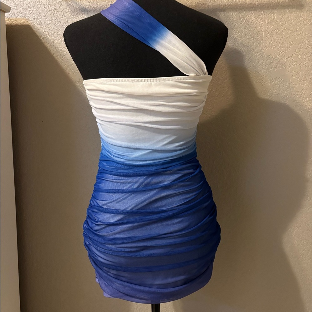 Gradient Color One Shoulder Bodycon Dress - Picture 6 of 9